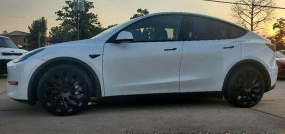 TESLA MODEL Y 2020 5YJYGDEE7LF056730 image
